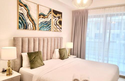 Ras Al Khaimah Apartment | Stylish 2BR Duplex Apartment with Balcony & Access to Pool