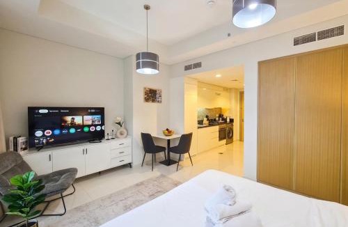 Sheikh Zayed Road Apartment | Bright, Airy Studio with Contemporary Vibes