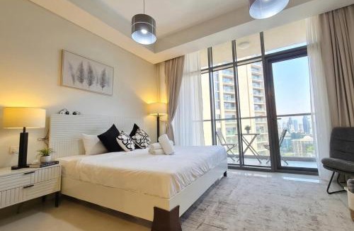 Sheikh Zayed Road Apartment | Bright, Airy Studio with Contemporary Vibes