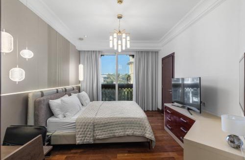 Palm Jumeirah Apartment | Fully-equppied studio with private beach and pool