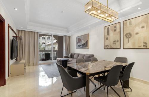 Palm Jumeirah Apartment | Fully-equppied studio with private beach and pool