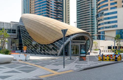 Jumeirah Lake Towers Apartment | bnbmehomes - Al Waleed Paradise