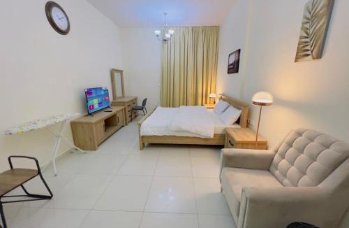 Dubai Sports City Apartment | Mahenti - Elite 1 · Large balcony with all u need