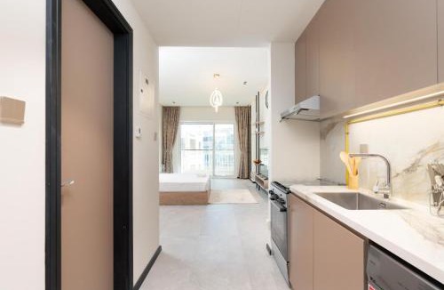 Al Barsha Apartment | Burj View - Luxury Studio - Near Dubai Miracle & Butterfly Garden- Arjan, Dubailand