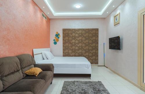Al Hamra Village Apartment | Golfside Serenity - 2 King Beds - near Al Hamra Mall