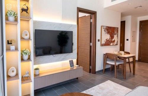 Nad Al Sheba Apartment | Luxury 1BR Burj Khalifa & Flamingo Sanctuary Views