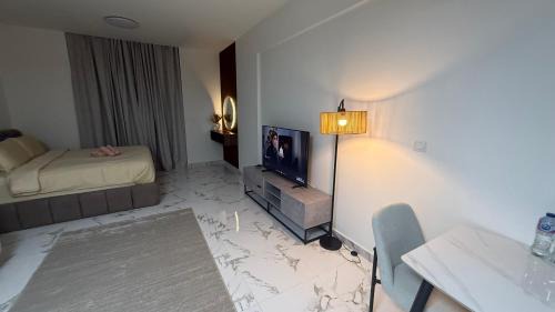 Al Hamra Village Apartment | Comfort and Charm Studio in Marina Residences, Al Hamra Village
