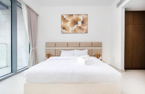 Trade Centre 1 Apartment | Cozy 2BR APT With Canal Views, Pool with Burj View