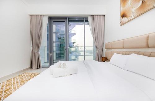Trade Centre 1 Apartment | Cozy 2BR APT With Canal Views, Pool with Burj View