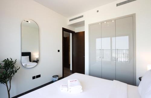 Nad Al Sheba Apartment | Stylish 1BR with Skyline Views Sobha Crest, Hartland