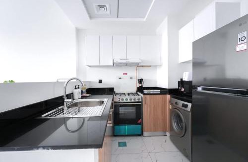Jebel Ali Apartment | Free housekeeping visits during your stay - StayShort - Jebel Ali Sleeps 2 with a Beautiful Swimming Pool