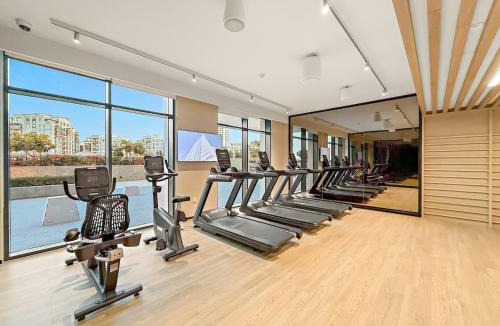 Dubai Apartment | FIRST CLASS 1BR Creek Escape & Modern Elegance