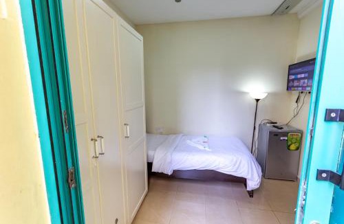 Dubai Apartment | Budget Rooms With Private Bathroom for 'girls' only in Dubai, Marina