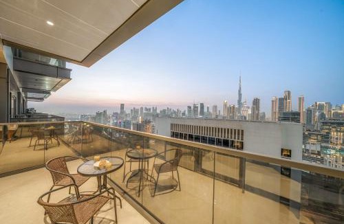 Business Bay Apartment | Luxe 1BR with Burj Khalifa View l 10mn to Downtown