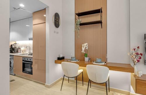 Nad Al Sheba Apartment | Cozy Luxe Studios in Meydan