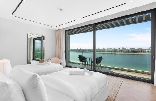 Palm Jumeirah Villa | Premium 4 BR Villa in Palm Jumeirah with Private Pool