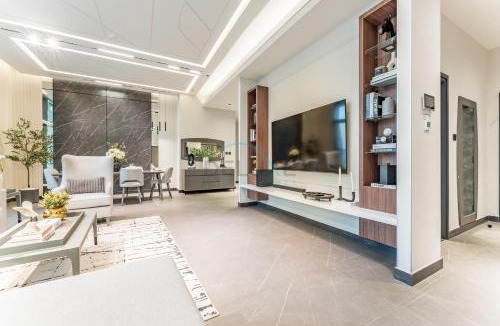 Jumeirah Lake Towers Apartment | Luxurious High-Floor 3BR with Assistant Room, Showcasing Lake & City Views, Just Moments Drive from JBR Beaches and Ain Dubai, MBL Royal, JLT by Deluxe Holiday Homes