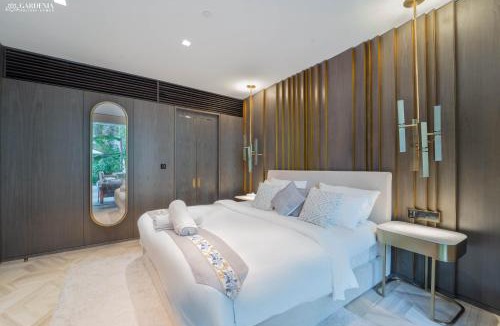 Palm Jumeirah Apartment | FIVE Palm-Private Pool and Garden-Luxury Suite