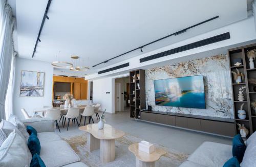 Dubai Villa | Luxurious Villa 5BHK with Pool BBQ and Full Time Housemaid Assistance - live in
