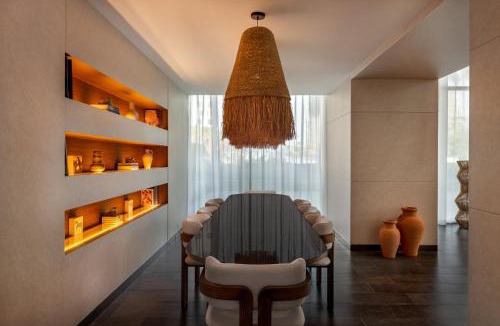 Abu Dhabi Hotel | Yas Plaza Circuit by IHG