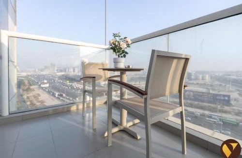 Jumeirah Village Triangle Apartment | Vogue Vacation Homes, Novotel Residences JVT near Springs Souk Mall, Studio Apartment with Balcony and City View, Access to all Amenities