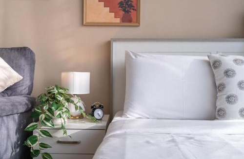 Discovery Gardens Apartment | Free housekeeping visits during your stay - StayShort - Modern & Inviting Studio in Discovery Gardens