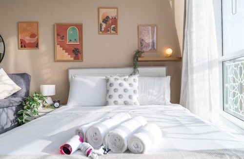 Discovery Gardens Apartment | Free housekeeping visits during your stay - StayShort - Modern & Inviting Studio in Discovery Gardens