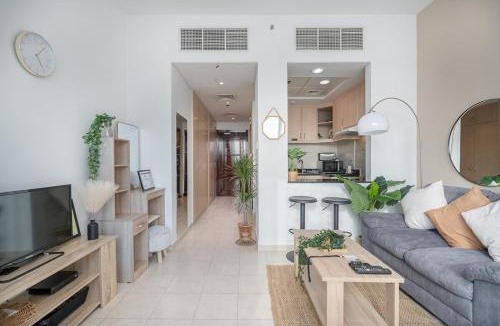 Discovery Gardens Apartment | Free housekeeping visits during your stay - StayShort - Modern & Inviting Studio in Discovery Gardens