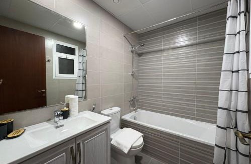 Al Majaz Apartment | Sharjah 2-Bed Near Al Majaz Waterfront