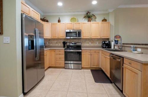 Clearwater Beach Apartment | Luxury 5 Star Waterfront Condo 3 Bdr 2 Bath Pool Hot-Tub Panoramic Gulf and Intracoastal Waterway Views