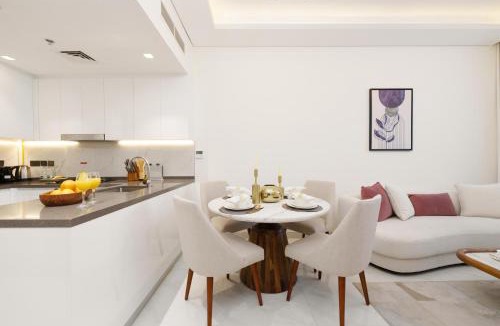 Al Barsha Apartment | Private Pool Stylish 1BR Arjan