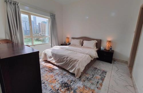 Al Majaz Apartment | Beautiful Levish 3-Bedroom Family Apartment with Garden View