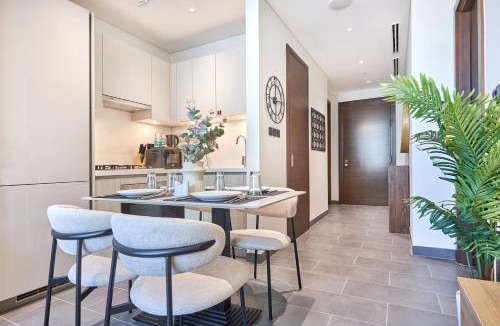 Nad Al Sheba Apartment | STAY BY LATINEM Luxury 1BR Holiday Home CC 2913 Near Burj Khalifa
