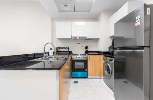 Jebel Ali Apartment | Free housekeeping visits during your stay - StayShort - Jebel Ali Sleeps 2 with a Beautiful Swimming Pool