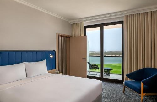 Abu Dhabi Resort | Yas Plaza Bay by IHG