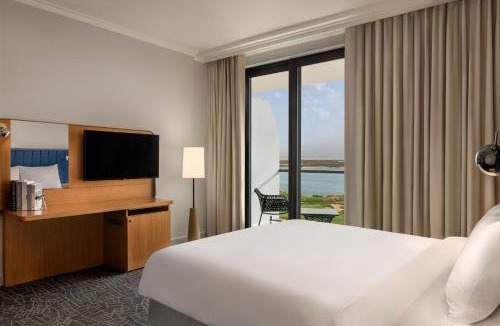Abu Dhabi Resort | Yas Plaza Bay by IHG