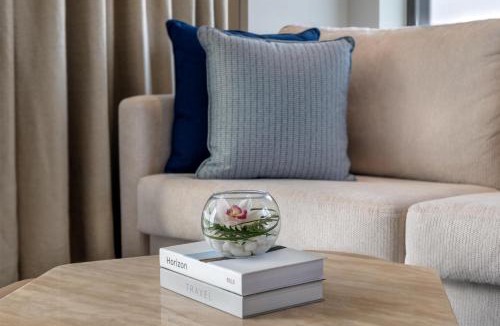 Abu Dhabi Resort | Yas Plaza Bay by IHG