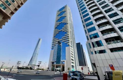 Jumeirah Lake Towers Apartment | Modern 1BR with city views large space