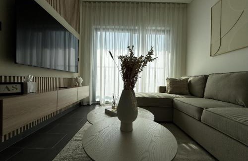 Nad Al Sheba Apartment | Luxury 1-Bedroom Apartment with Pool Access in DIFC, Dubai