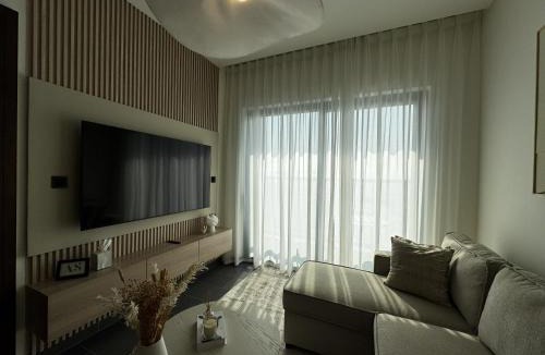 Nad Al Sheba Apartment | Luxury 1-Bedroom Apartment with Pool Access in DIFC, Dubai