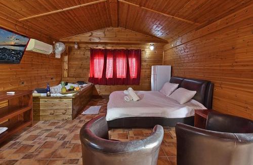 Arbel Ski Chalet | בקתות הר ארבל