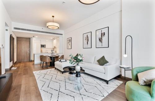 Al Safa Apartment | Stylish 1 BR in Canal Front with Pool and Gym Access