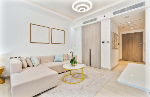 Jumeirah Lake Towers Apartment | PVH - Chic Furnished Studio in JLT - Me Do Re