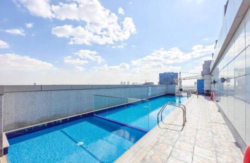 Dubai Sports City Apartment | Special Rates - Elegant Studio - Golf Views