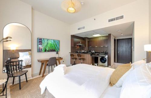 Dubai Sports City Apartment | Special Rates - Elegant Studio - Golf Views