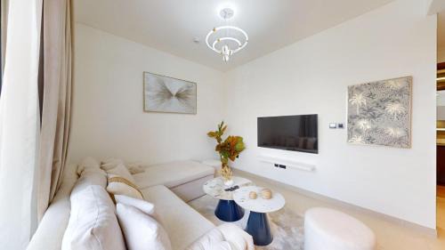 Nad Al Sheba Apartment | Vacationer Holiday Homes I Elegant 1 Bedroom l Modern Finishes l Meydan