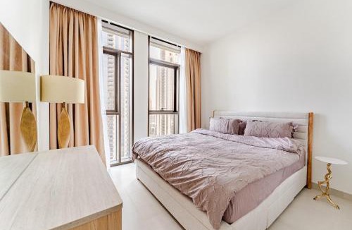 Dubai Apartment | Creek crescent high floor
