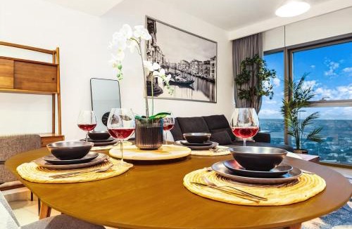 Za'abeel 2 Apartment | FIRST CLASS 1BR Modern Comfort in the City
