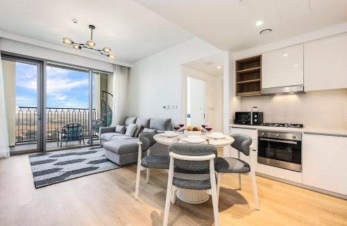 Za'abeel 2 Apartment | Luxury Skyline View 1BR with Pool, Gym, Parking, Concierge & Near Metro