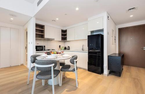 Za'abeel 2 Apartment | Luxury Skyline View 1BR with Pool, Gym, Parking, Concierge & Near Metro